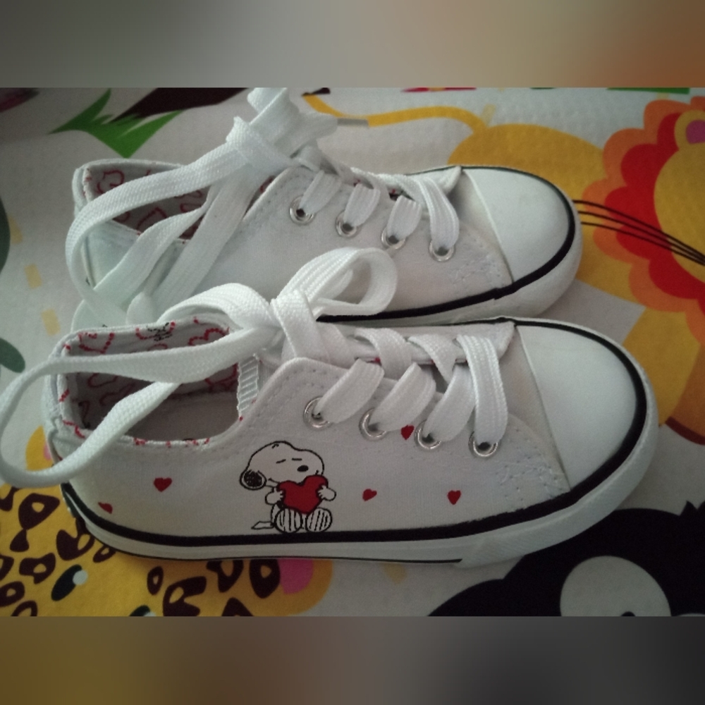 Snoopy tennis shoes